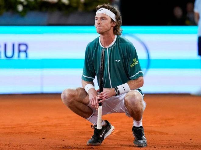 舆论的巨大 舆论的巨大