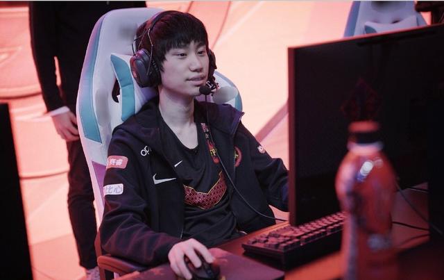 啼笑皆非的 啼笑皆非的