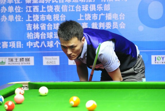 球迷翘首以 球迷翘首以