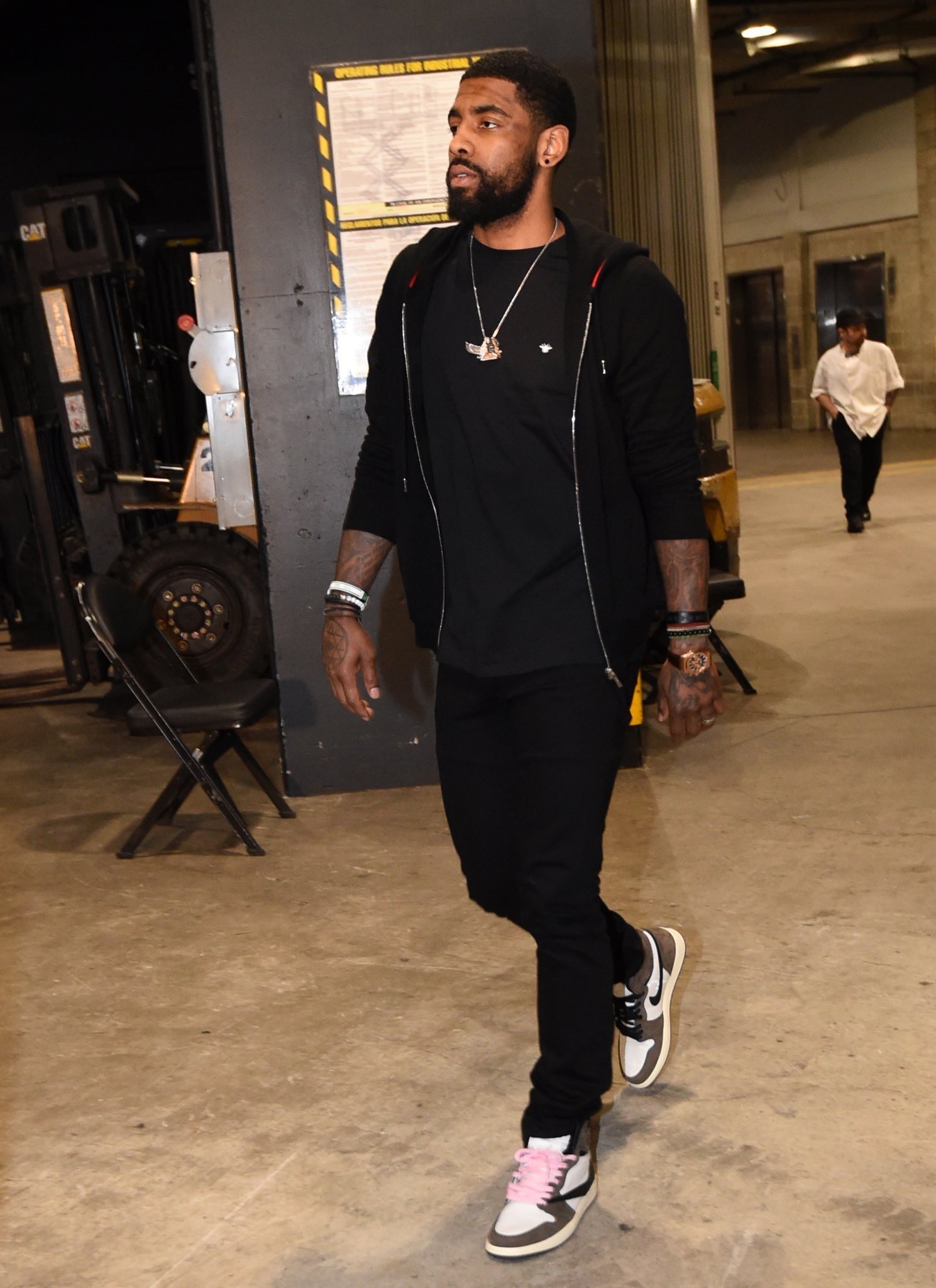 为何常年立 为何常年立